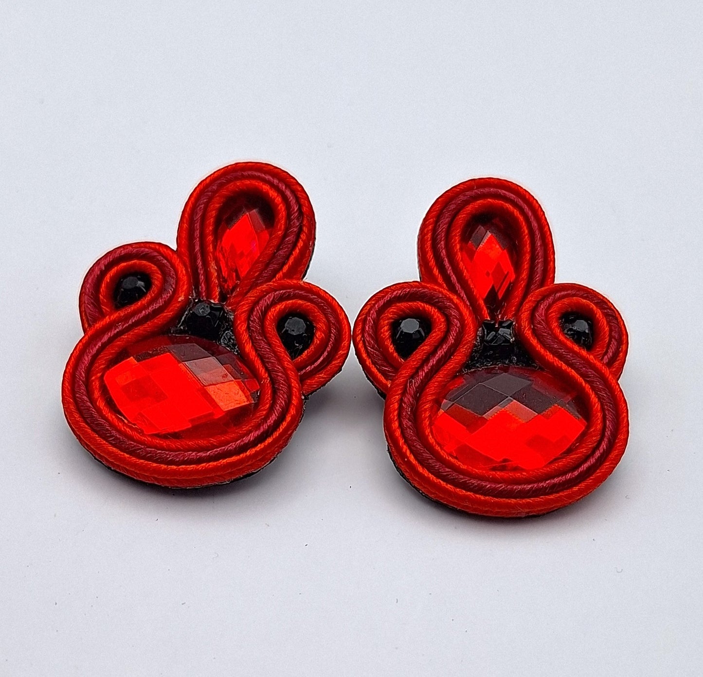Aros Soutache Amapola rojo y negro