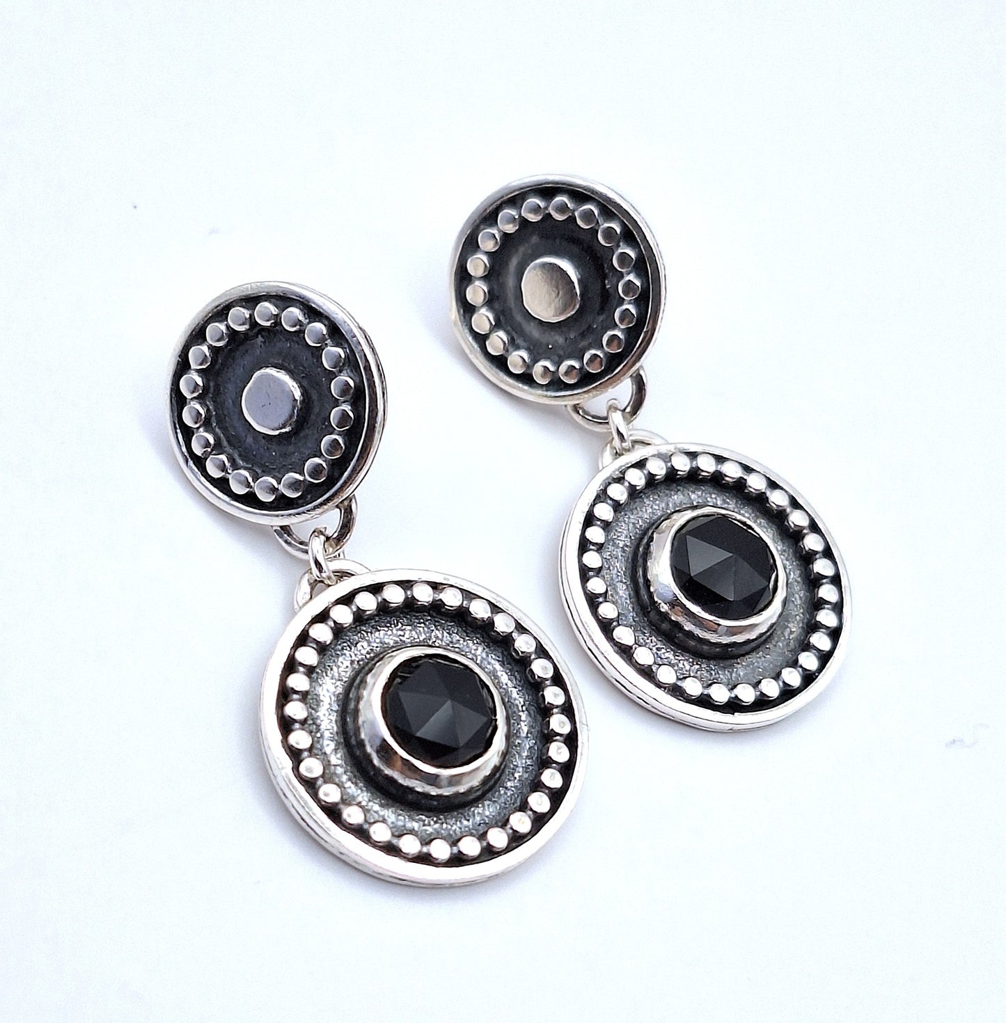 Aros Ónix negro pelotitas