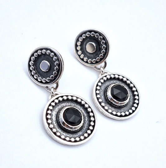 Aros Ónix negro pelotitas