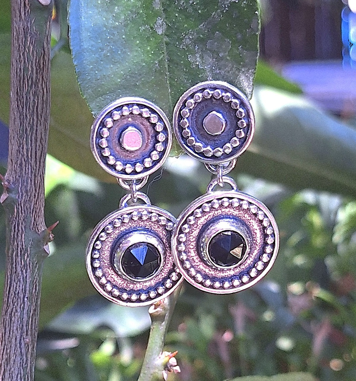 Aros Ónix negro pelotitas