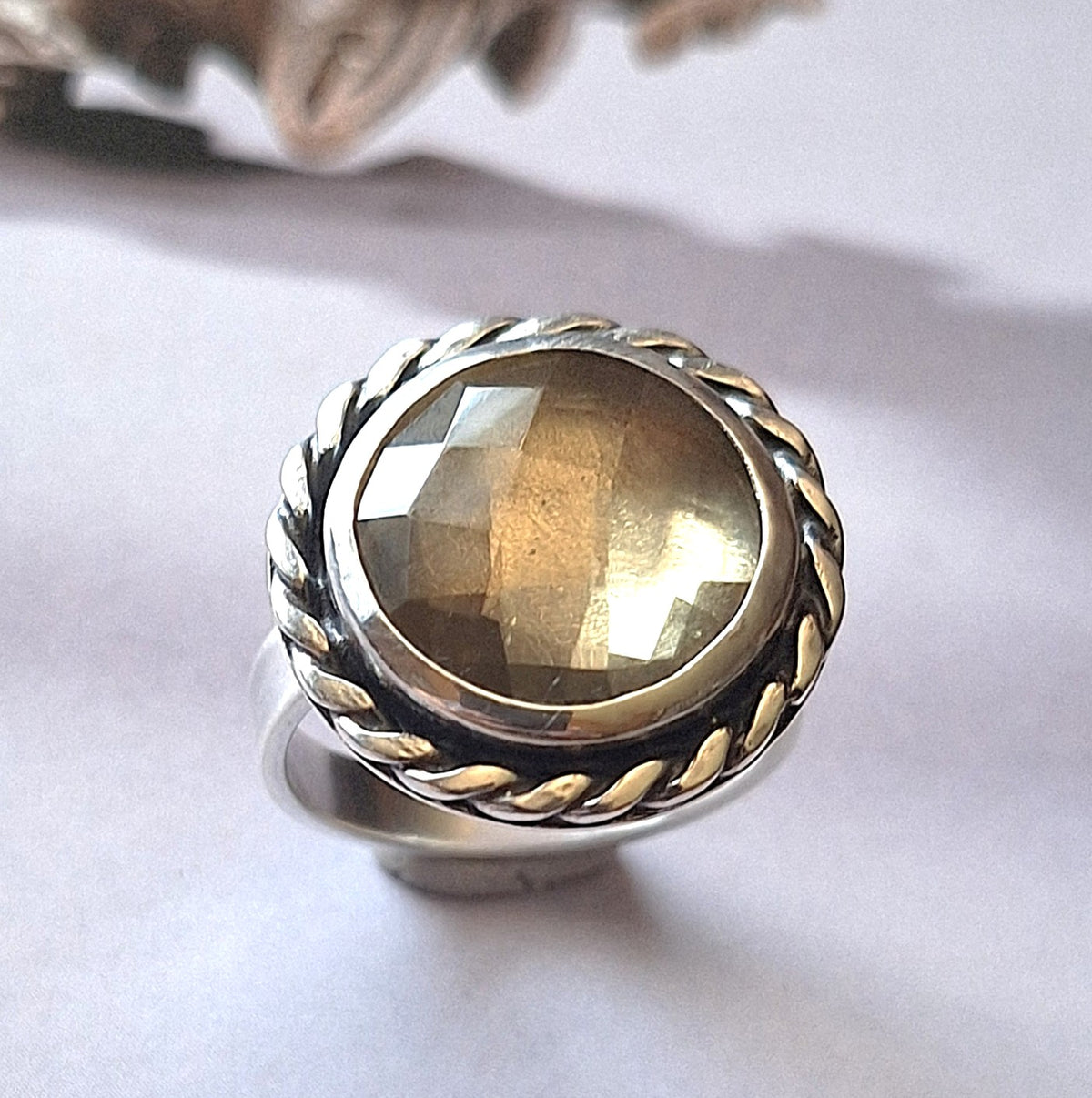 Anillo Cuarzo Limón borde trenza