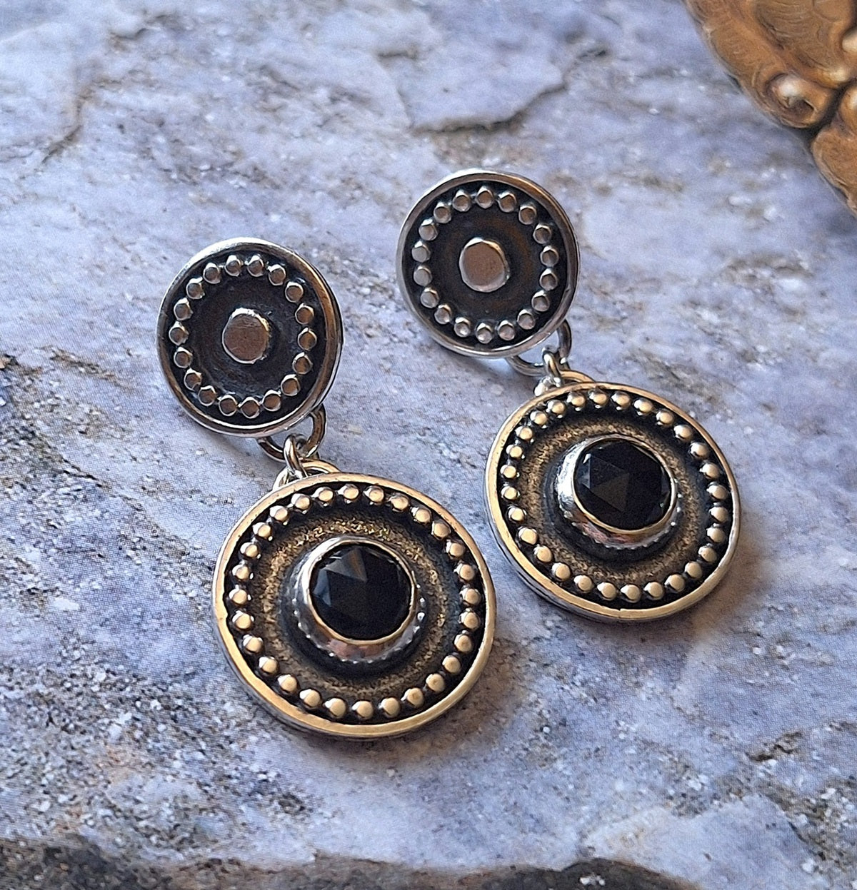 Aros Ónix negro pelotitas