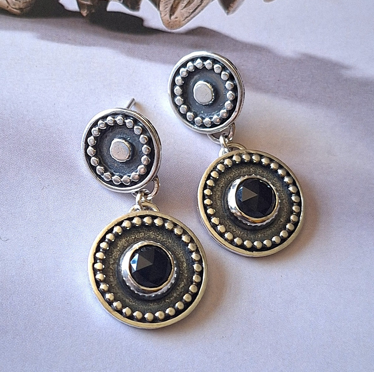 Aros Ónix negro pelotitas