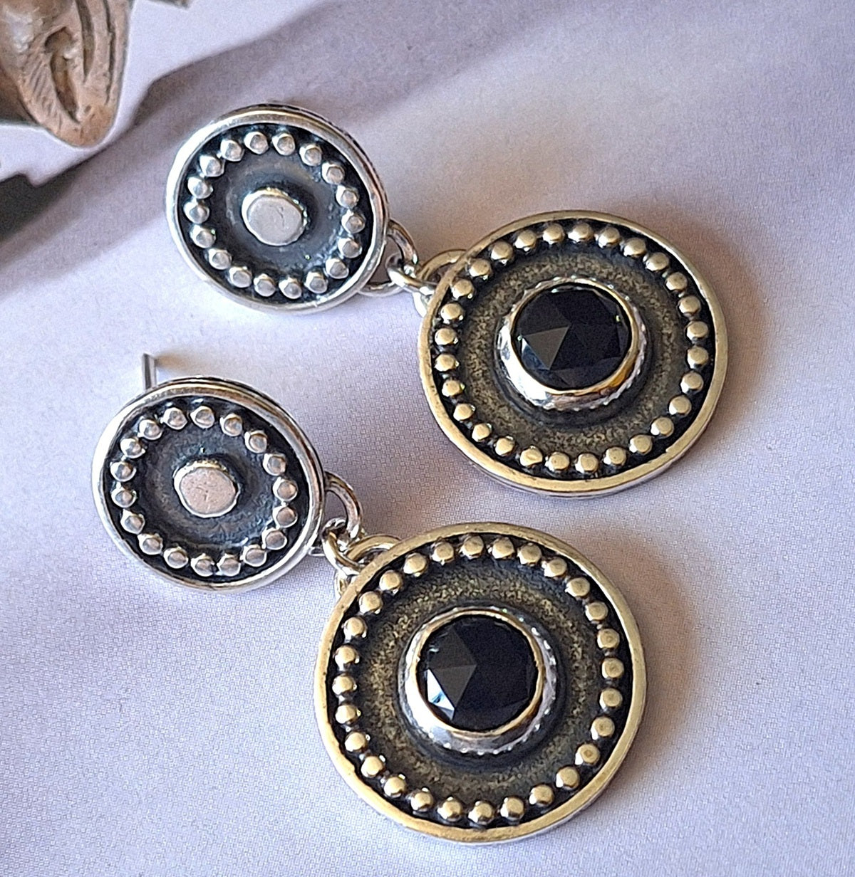 Aros Ónix negro pelotitas