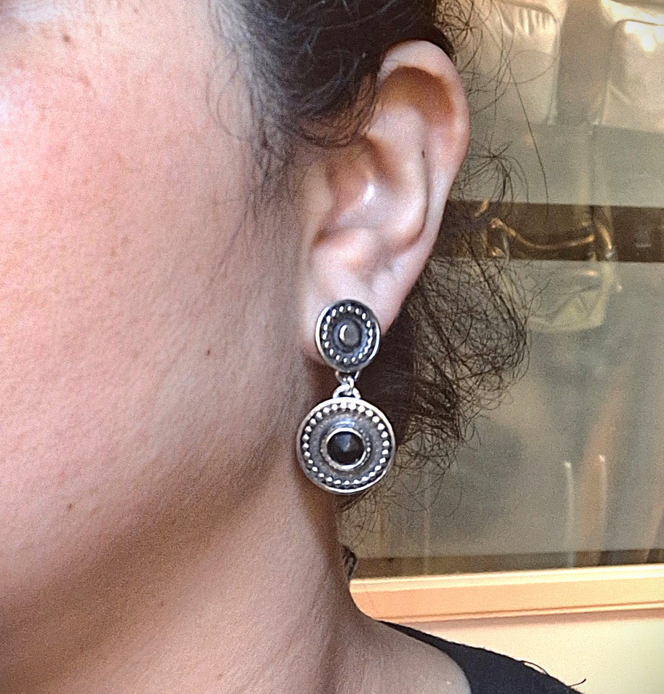 Aros Ónix negro pelotitas