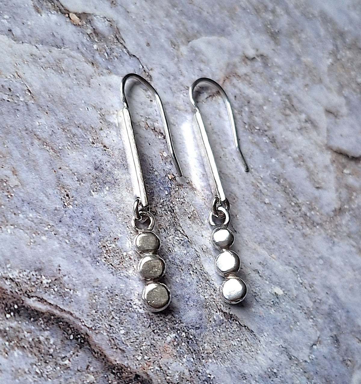 Aros palitos y tachas colgantes