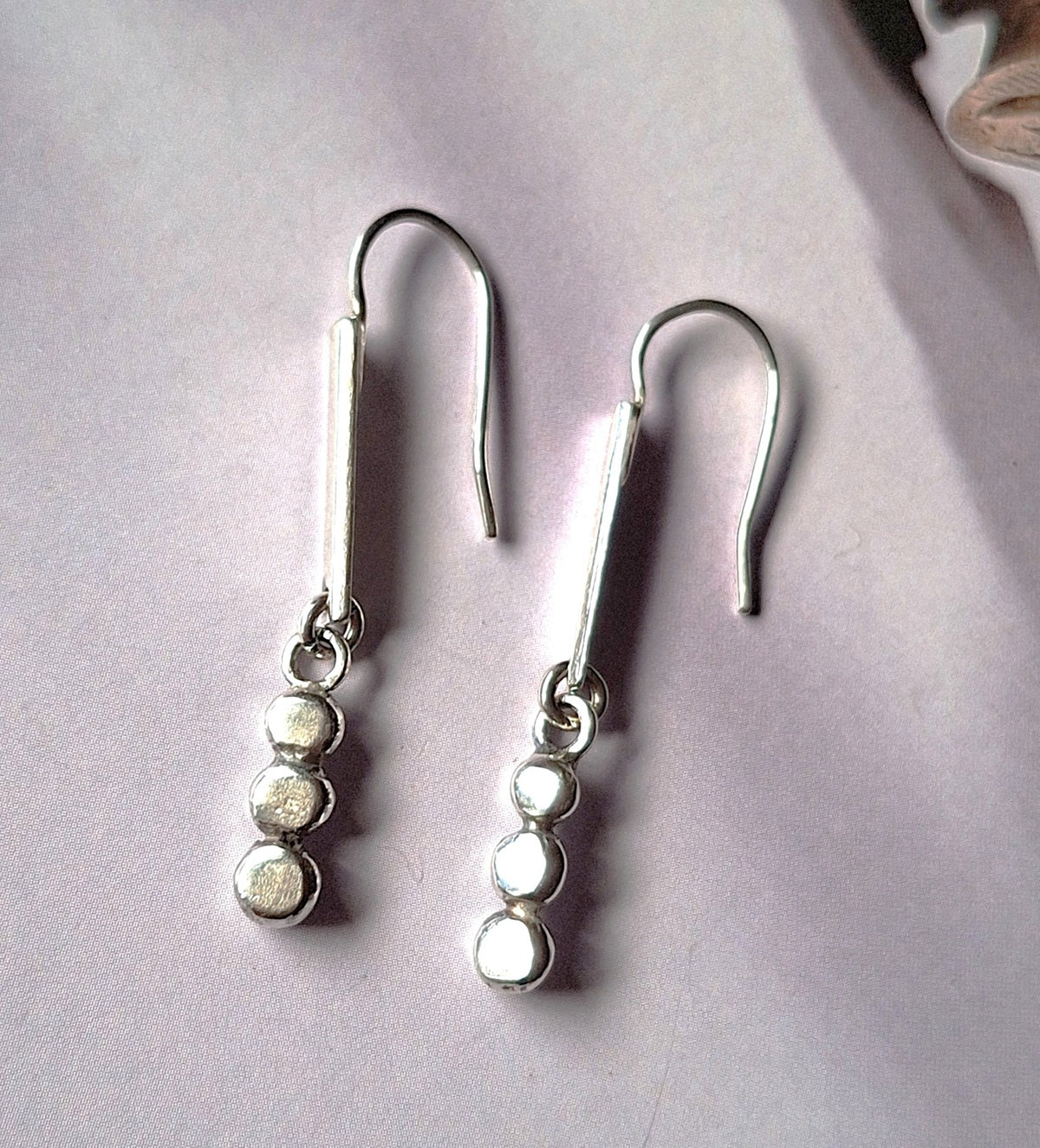 Aros palitos y tachas colgantes