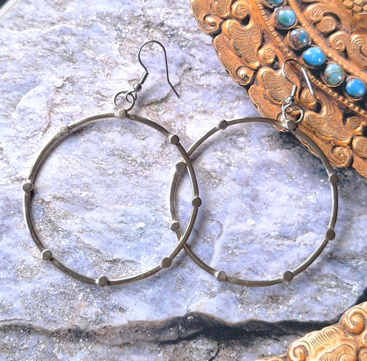 Aros étnicos círculos y tachas Alpaca