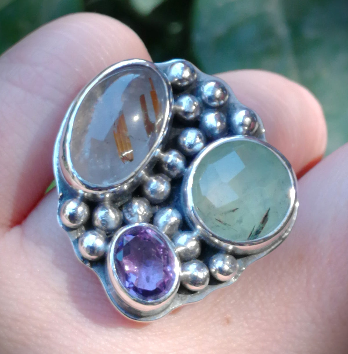 Anillo triple Amatista, Cuarzo Rutilo dorado y Prehnita L