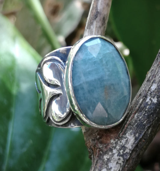 Anillo Aguamarina relieve hojas