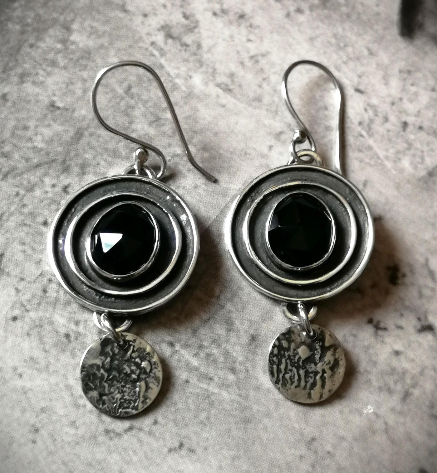Aros Ónix negro facetado